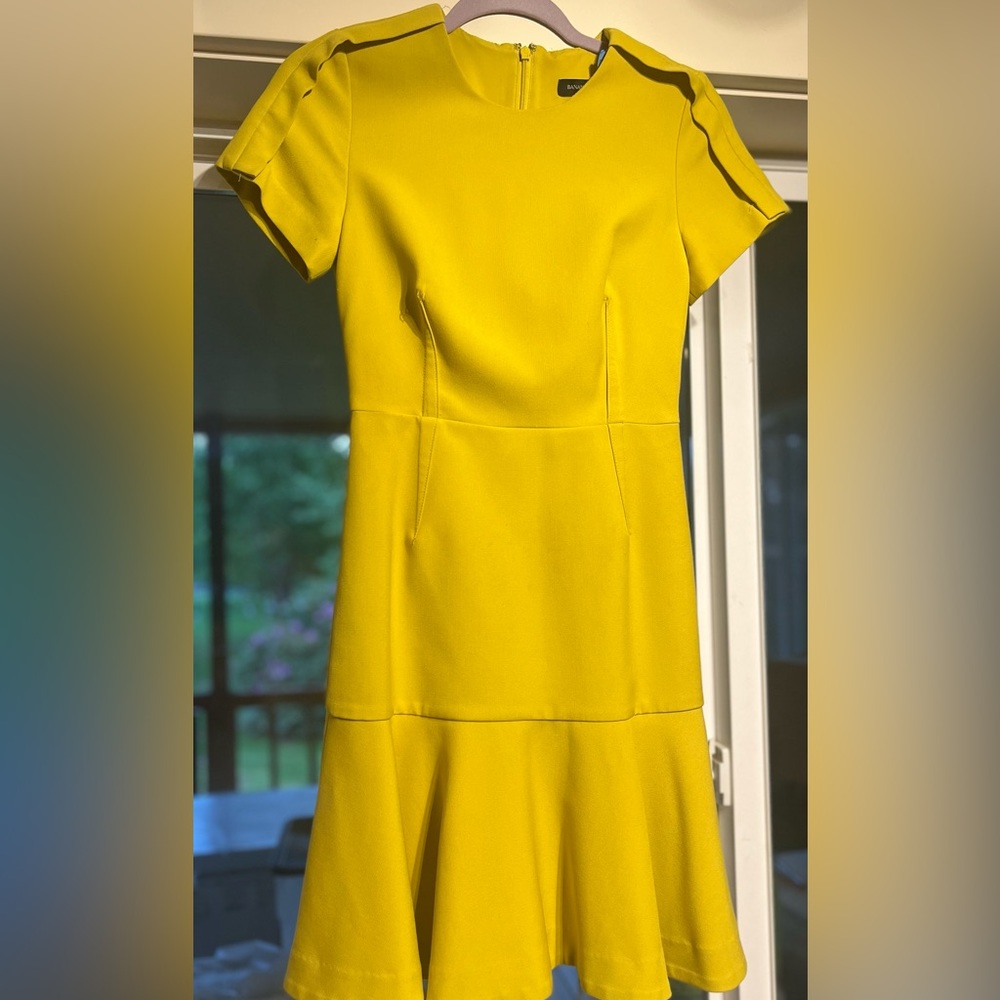 LIKE NEW: YELLOW DRESS - Picture 12 of 12
